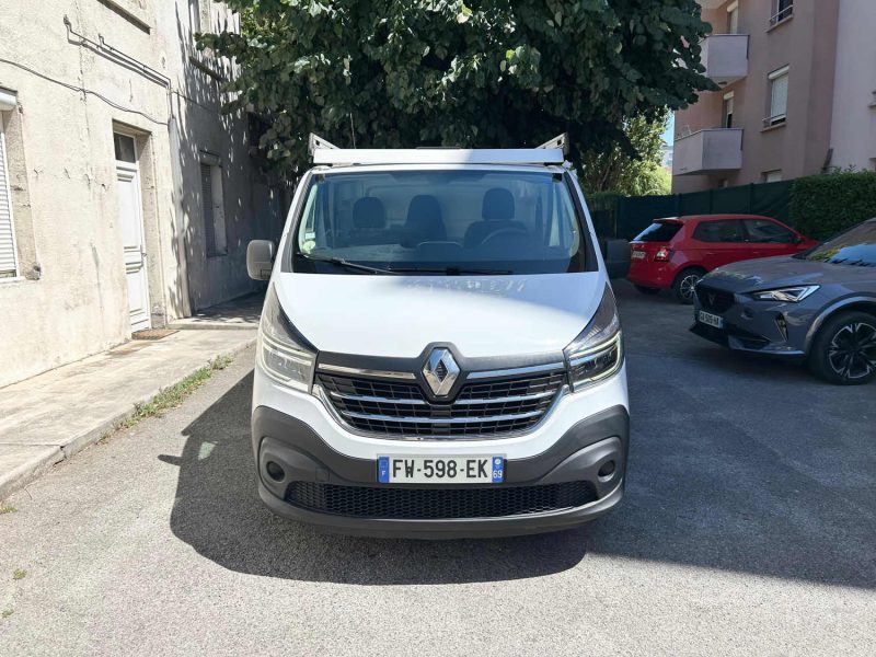 RENAULT TRAFIC L1H1 1000 1.6 DCI 95 GRAND CONFORT 12/2020 PRIX HT : 7491 € PRIX TTC : 8990 €