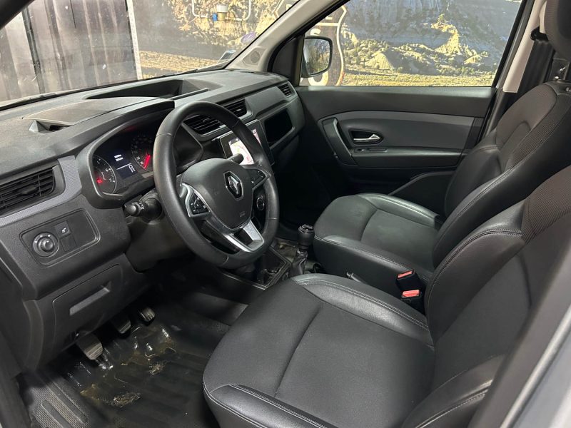 RENAULT EXPRESS VAN 1.3 TCE 100 ESSENTIEL 05/2022 PRIX HT : 8325 € PRIX TTC : 9990 €
