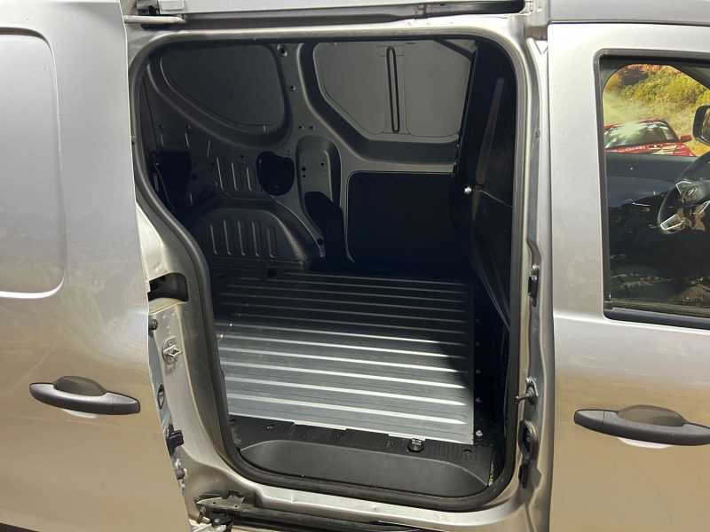 RENAULT EXPRESS VAN 1.3 TCE 100 ESSENTIEL 05/2022 PRIX HT : 8325 € PRIX TTC : 9990 €