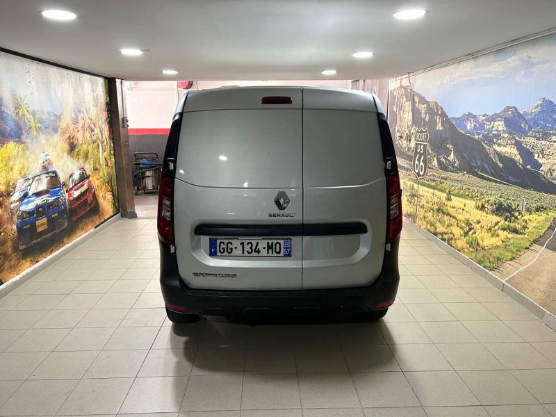 RENAULT EXPRESS VAN 1.3 TCE 100 ESSENTIEL 05/2022 PRIX HT : 8325 € PRIX TTC : 9990 €