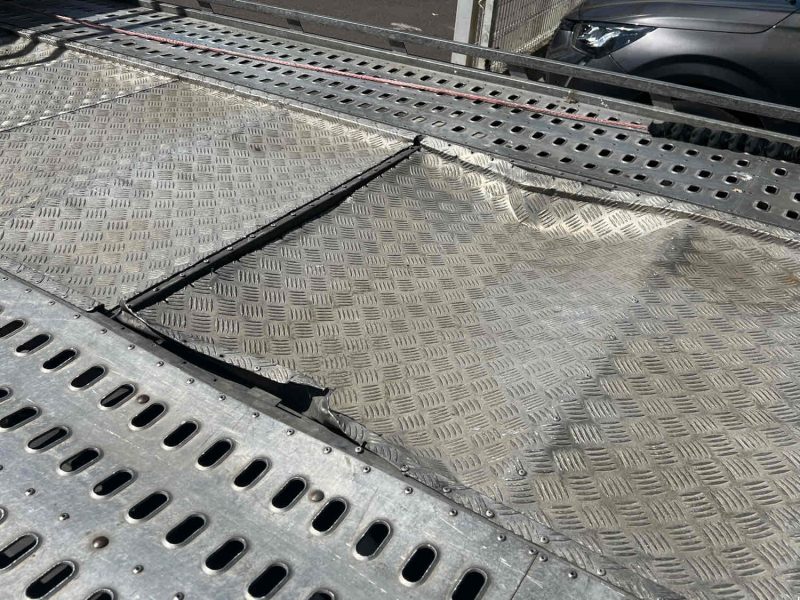 Depanneuse Mercedes plateau 5M BOITE AUTO