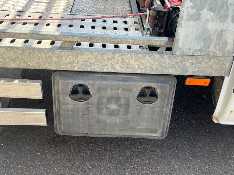 Depanneuse Mercedes plateau 5M BOITE AUTO