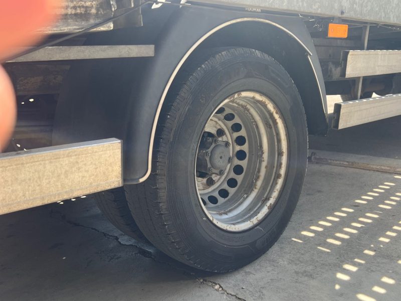 Depanneuse Mercedes plateau 5M BOITE AUTO