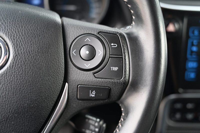TOYOTA AURIS TOURING SPORTS 136H DESIGN 12/2016