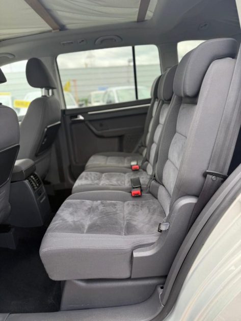 VOLKSWAGEN TOURAN 2.0 TDI 140 CONFORTLINE Trés Bon Etat 