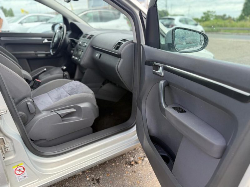 VOLKSWAGEN TOURAN 2.0 TDI 140 CONFORTLINE Trés Bon Etat 