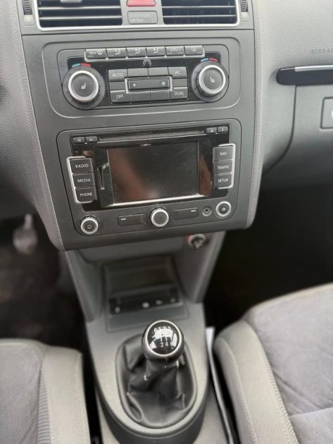 VOLKSWAGEN TOURAN 2.0 TDI 140 CONFORTLINE Trés Bon Etat 