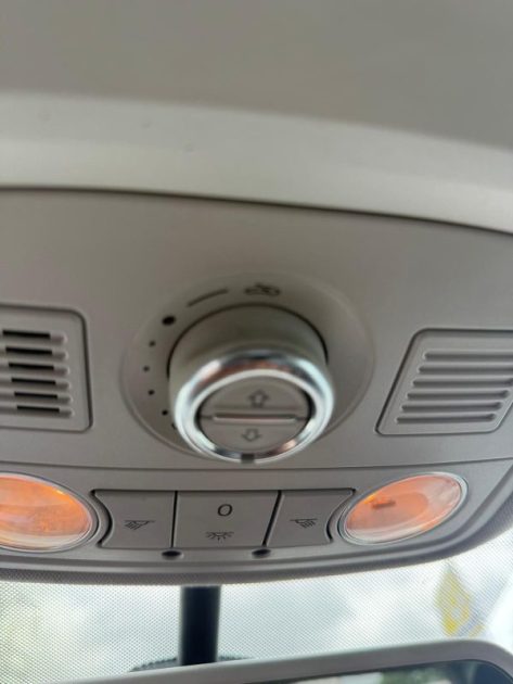 VOLKSWAGEN TOURAN 2.0 TDI 140 CONFORTLINE Trés Bon Etat 