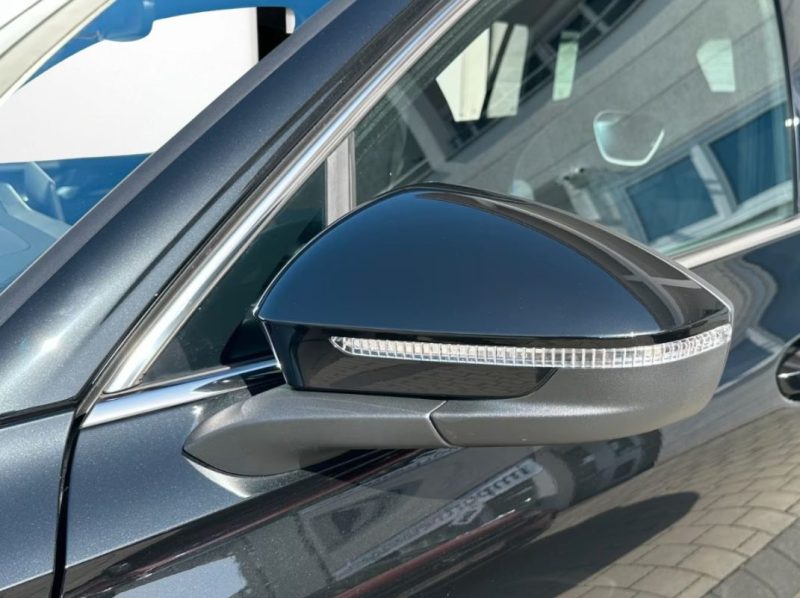 VOLKSWAGEN TIGUAN (1.5 EHYBRID R-LINE) R-LINE  2025