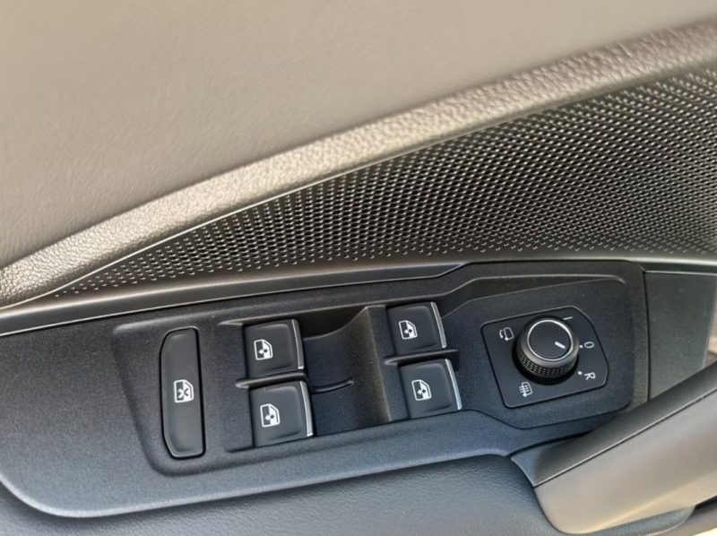 VOLKSWAGEN TIGUAN (1.5 EHYBRID R-LINE) R-LINE  2025