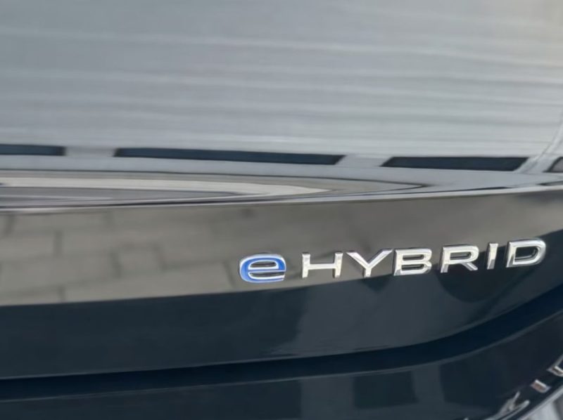 VOLKSWAGEN TIGUAN (1.5 EHYBRID R-LINE) R-LINE  2025