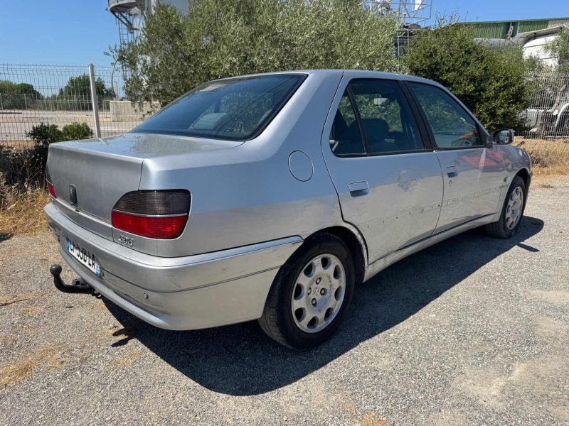 PEUGEOT 306 1.6 ESSENCE 90 Cv BOITE AUTO