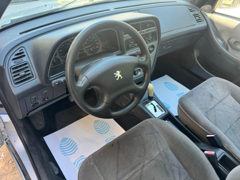 PEUGEOT 306 1.6 ESSENCE 90 Cv BOITE AUTO