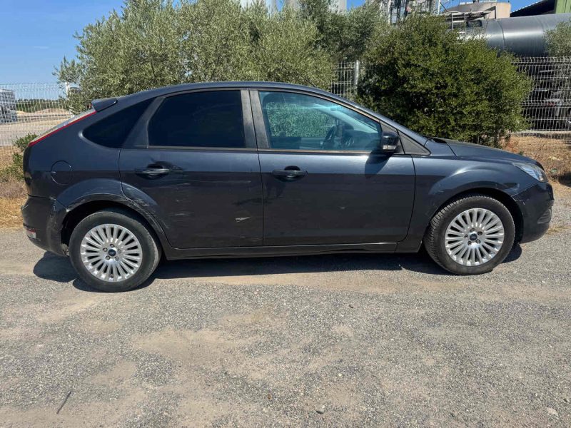 FORD FOCUS II 1.6 ESSENCE 115 Cv GHIA