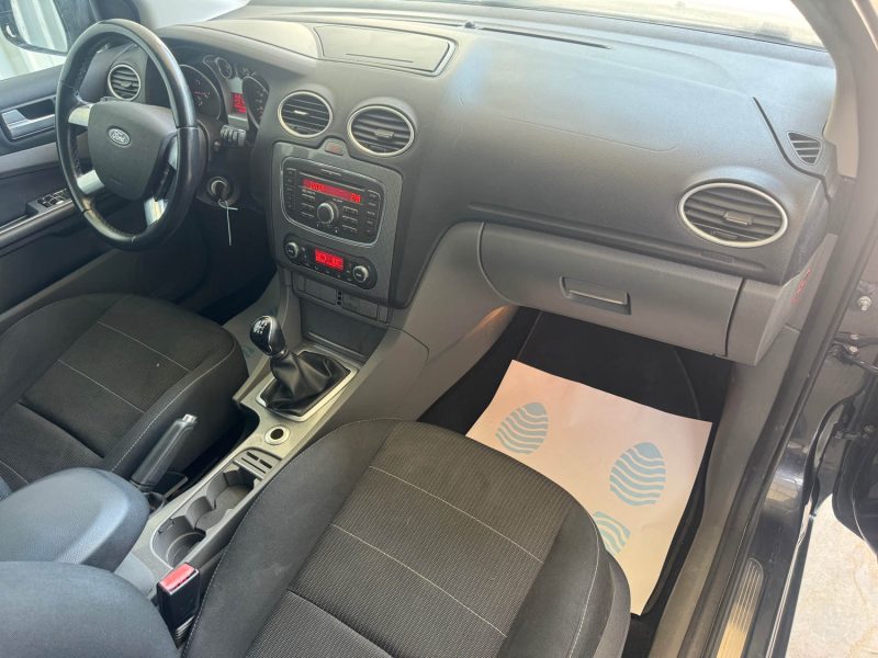 FORD FOCUS II 1.6 ESSENCE 115 Cv GHIA
