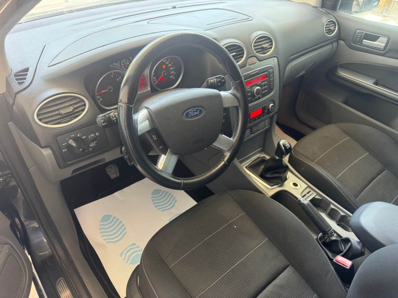 FORD FOCUS II 1.6 ESSENCE 115 Cv GHIA