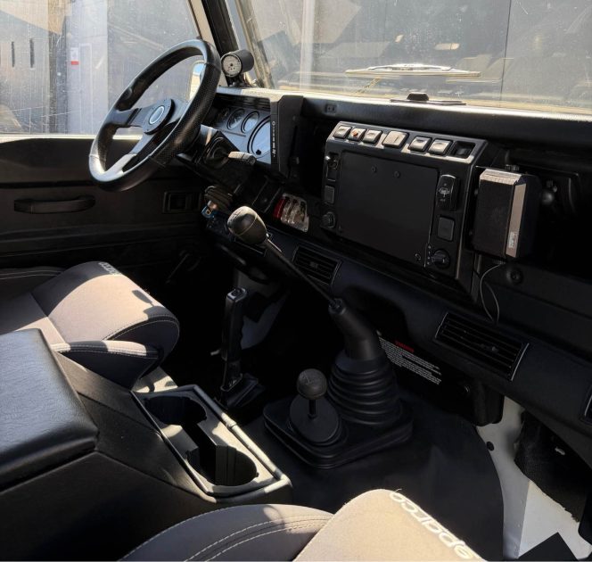 LAND ROVER DEFENDER - 2.5 TD5 - 4X4 - 2005 - GARANTIE
