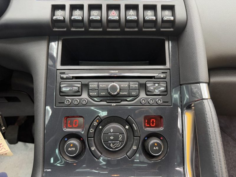 PEUGEOT 3008 1.6 HDI 16V 110CH PREMIUM PACK