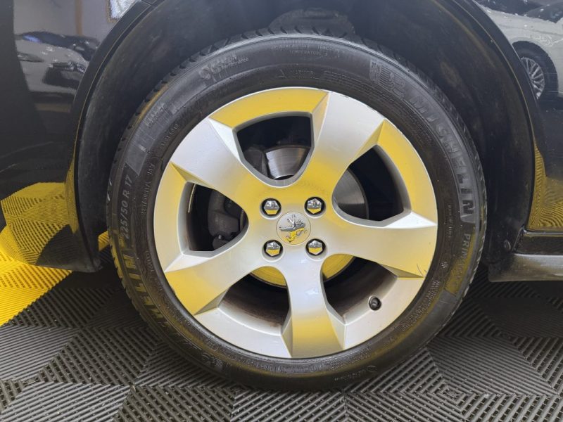PEUGEOT 3008 1.6 HDI 16V 110CH PREMIUM PACK