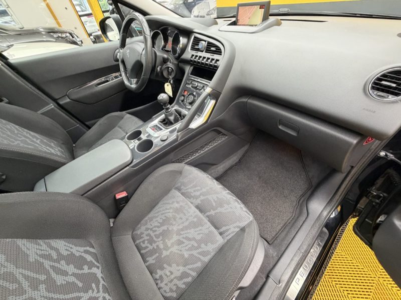 PEUGEOT 3008 1.6 HDI 16V 110CH PREMIUM PACK