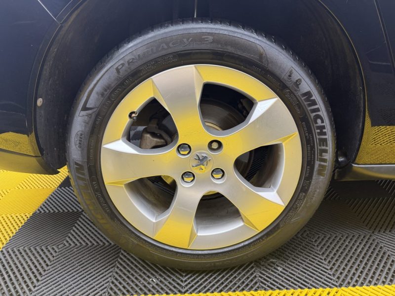 PEUGEOT 3008 1.6 HDI 16V 110CH PREMIUM PACK