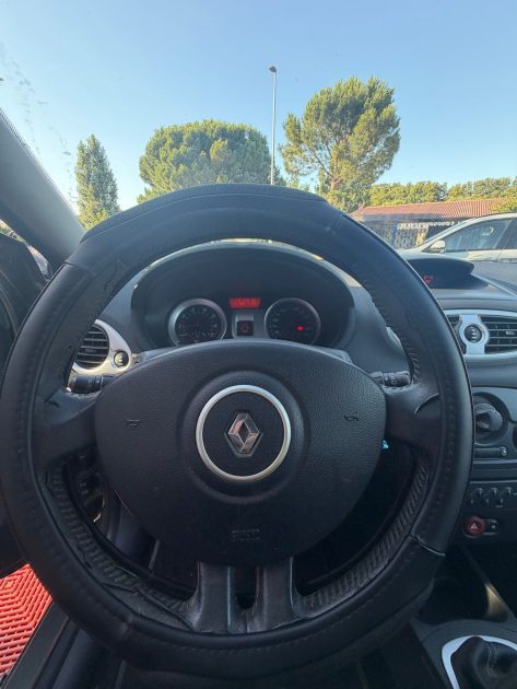 Renault clio III 3 1.2 TCE 100 - Faible KM - Attelage 