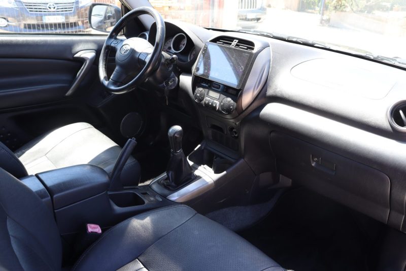 TOYOTA  RAV4 2.0 D-4D 3P