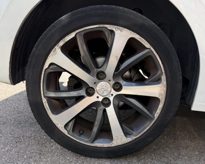 PEUGEOT 208 1.5 BLUE HDI 100 ch ACTIVE- 5 Places - Apple carplay - Distribution faite !