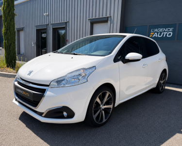 PEUGEOT 208 1.5 BLUE HDI 100 ch ACTIVE- 5 Places - Apple carplay - Distribution faite !