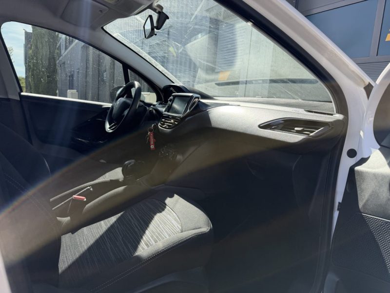 PEUGEOT 208 1.5 BLUE HDI 100 ch ACTIVE- 5 Places - Apple carplay - Distribution faite !
