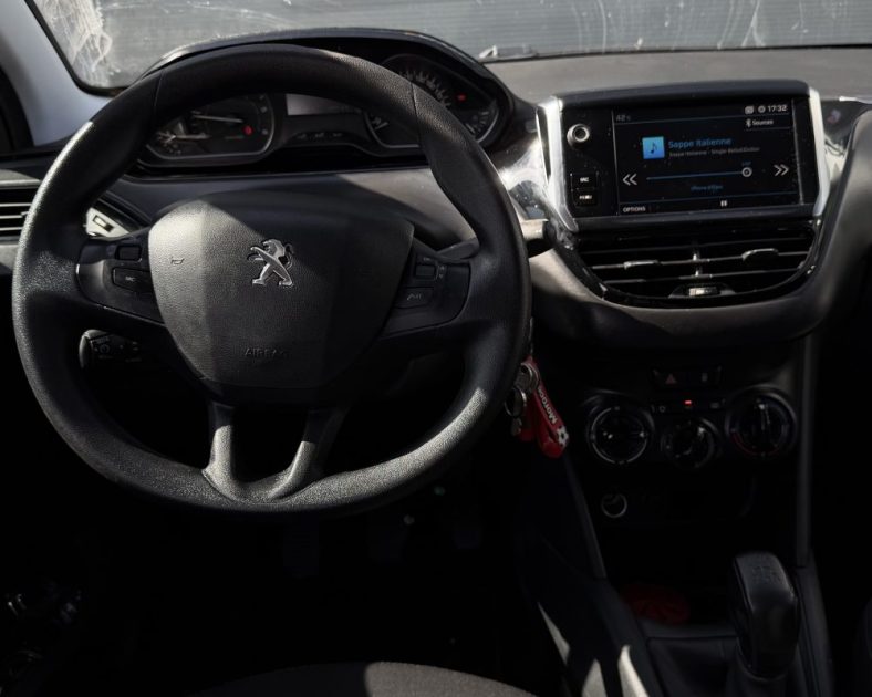 PEUGEOT 208 1.5 BLUE HDI 100 ch ACTIVE- 5 Places - Apple carplay - Distribution faite !