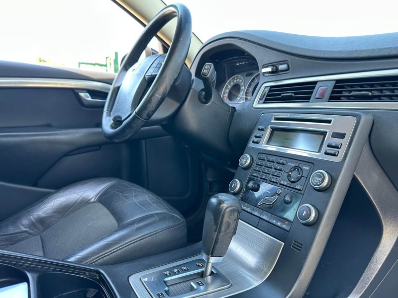 VOLVO V70 2.4 D5 KINETIC GEARTRONIC 