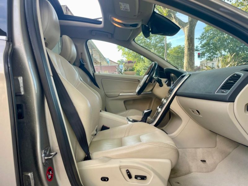 VOLVO XC60 D5 AWD 220 XENIUM GEARTRONIC 
