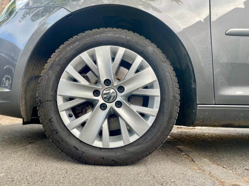 VOLKSWAGEN TOURAN 2.0 TDI 140 LIFE 7 Places