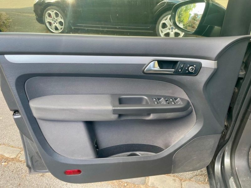 VOLKSWAGEN TOURAN 2.0 TDI 140 LIFE 7 Places