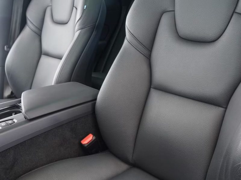 VOLVO XC60 PLUS DARK 2024