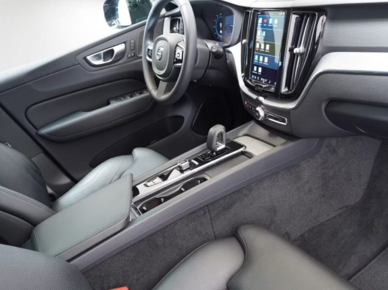 VOLVO XC60 PLUS DARK 2024