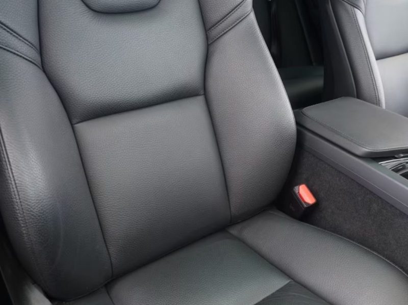 VOLVO XC60 PLUS DARK 2024