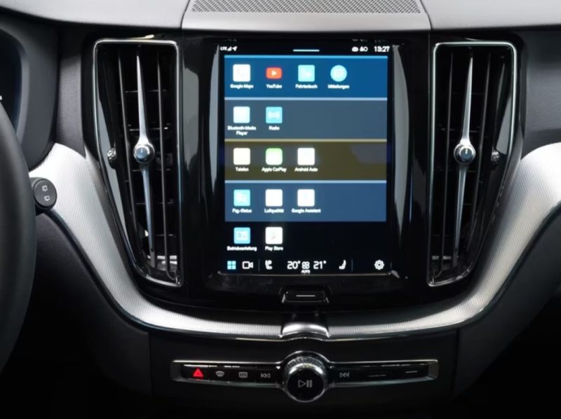 VOLVO XC60 PLUS DARK 2024
