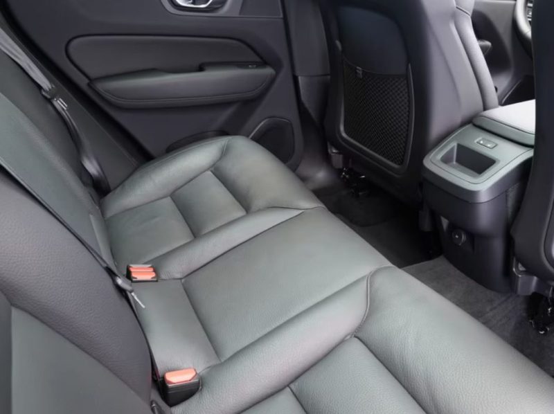 VOLVO XC60 PLUS DARK 2024