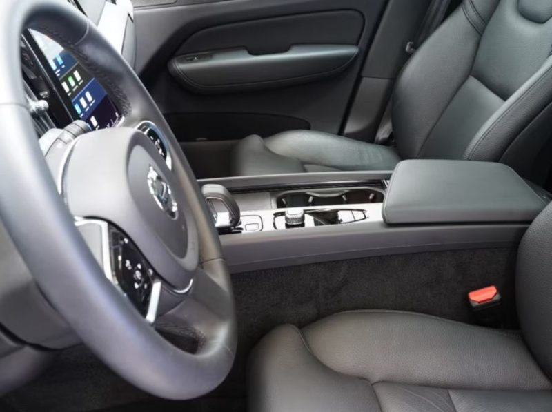 VOLVO XC60 PLUS DARK 2024
