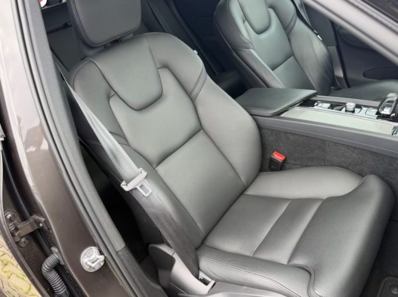 VOLVO XC60 ULTIMATE DARK RECHARGE PLUG-IN HYBRID AWD 2023