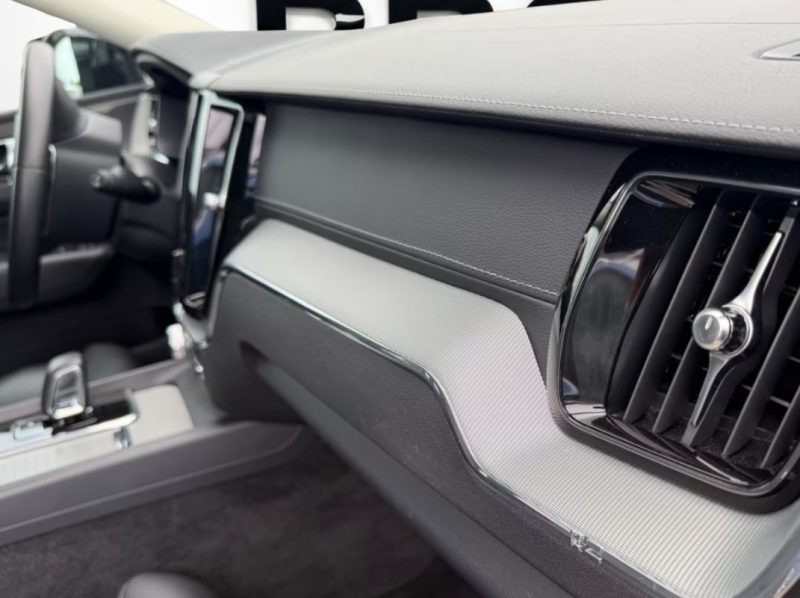 VOLVO XC60 ULTIMATE DARK RECHARGE PLUG-IN HYBRID AWD 2023