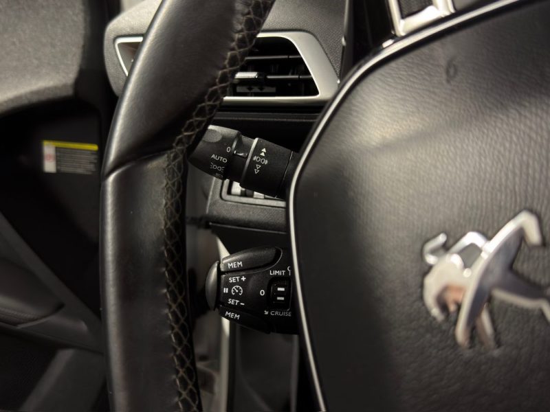 PEUGEOT 3008 II ALLURE 1.2 TURBO 130 Cv APPLE CARPLAY / ATTELAGE BVM6 - GARANTIE 1 AN
