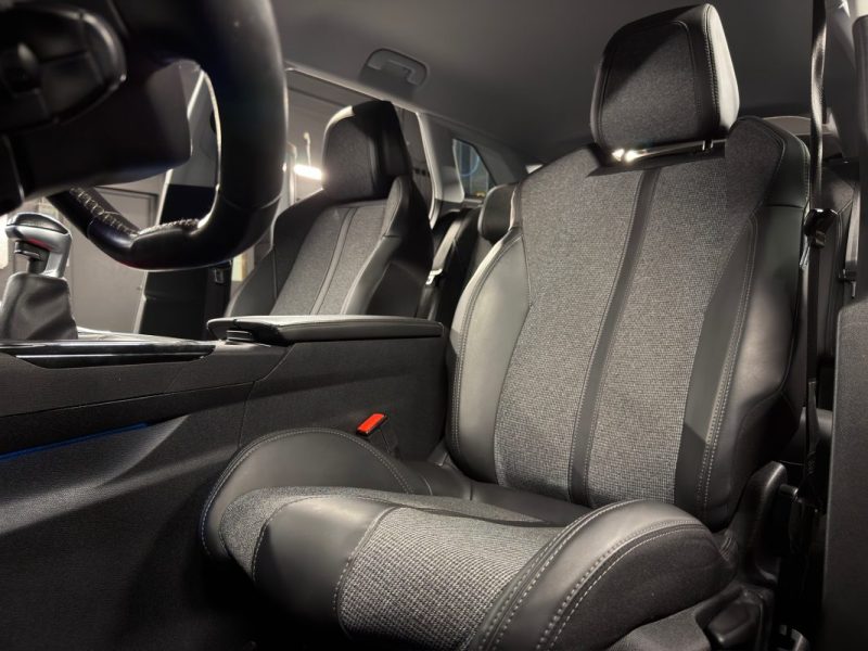 PEUGEOT 3008 II ALLURE 1.2 TURBO 130 Cv APPLE CARPLAY / ATTELAGE BVM6 - GARANTIE 1 AN