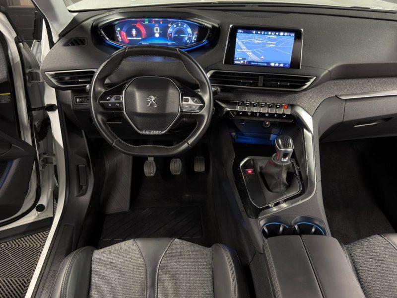 PEUGEOT 3008 II ALLURE 1.2 TURBO 130 Cv APPLE CARPLAY / ATTELAGE BVM6 - GARANTIE 1 AN