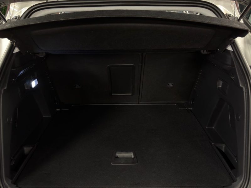 PEUGEOT 3008 II ALLURE 1.2 TURBO 130 Cv APPLE CARPLAY / ATTELAGE BVM6 - GARANTIE 1 AN