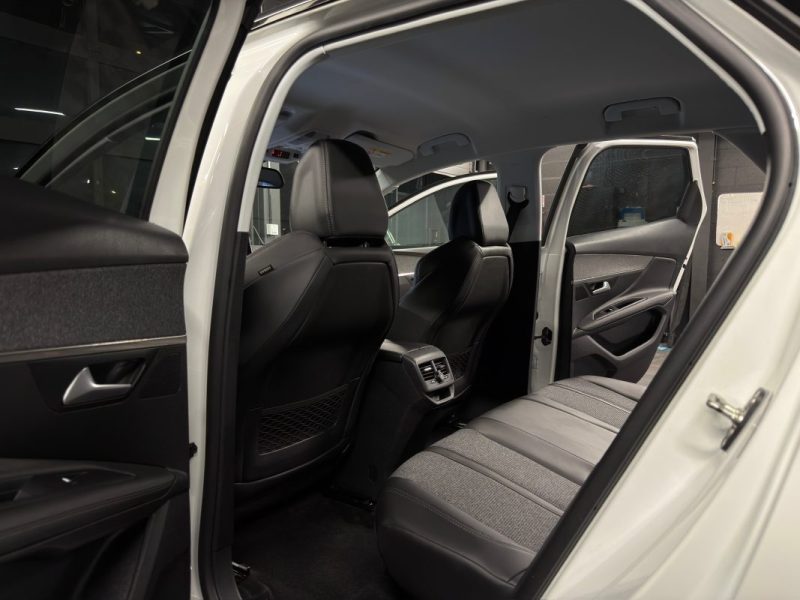 PEUGEOT 3008 II ALLURE 1.2 TURBO 130 Cv APPLE CARPLAY / ATTELAGE BVM6 - GARANTIE 1 AN