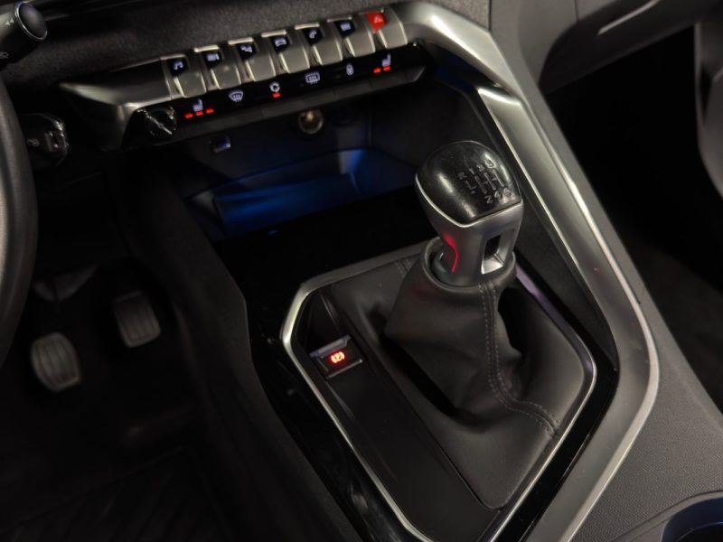 PEUGEOT 3008 II ALLURE 1.2 TURBO 130 Cv APPLE CARPLAY / ATTELAGE BVM6 - GARANTIE 1 AN