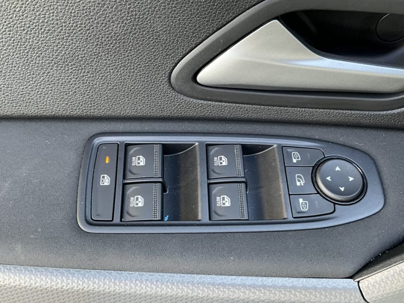 * DISPONIBLE SUR COMMANDE* DACIA DUSTER 1,8 HYBRIDES 155 CV JOURNEY 4X2 
